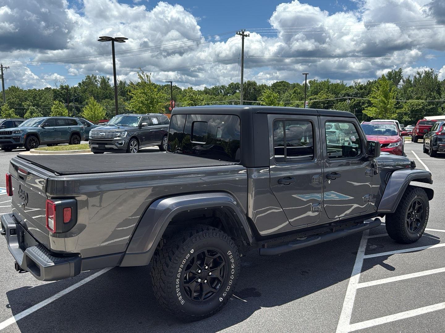 Used 2022  JEEP SPORT image 5