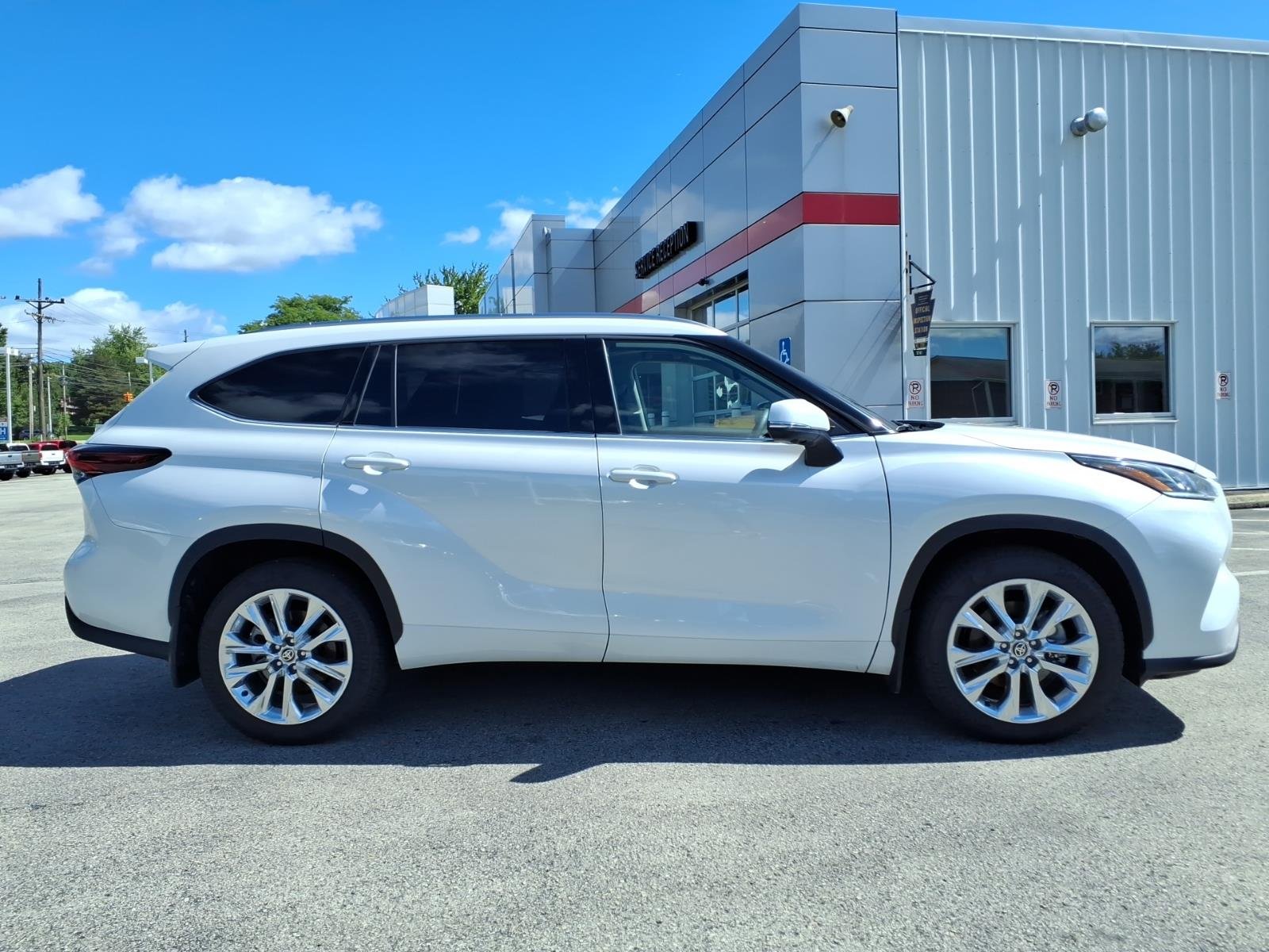Used 2026 Wind Chill Pearl Toyota Limited image 2