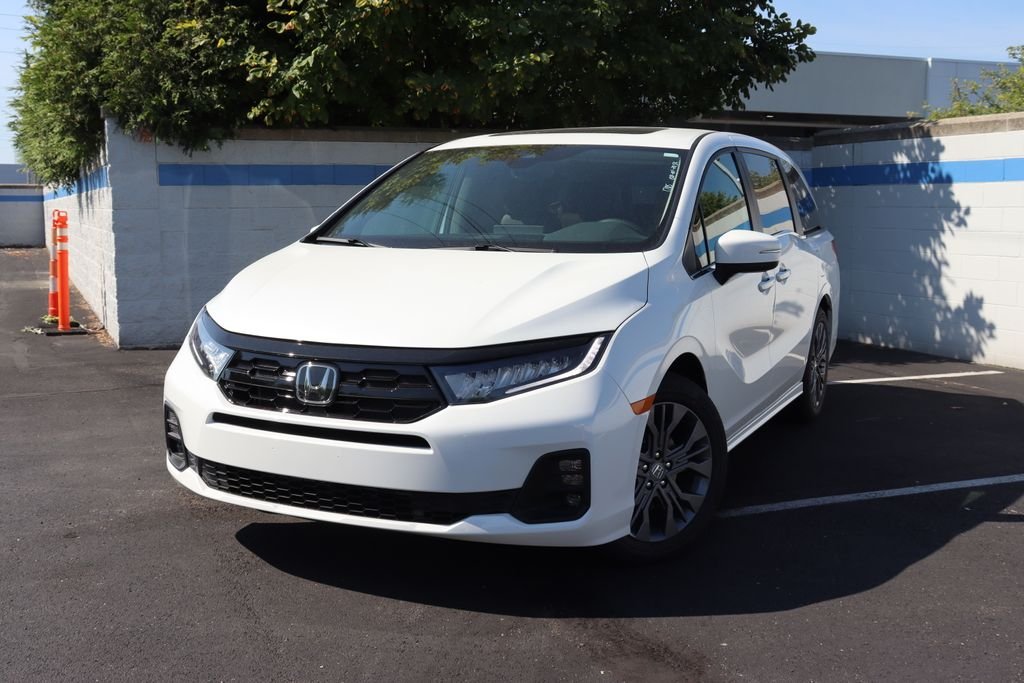 New 2026 Platinum White Pearl Honda Touring image 1