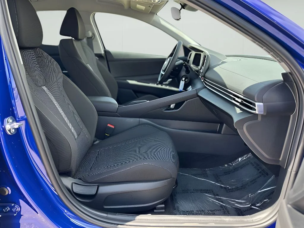2025 Hyundai Elantra SE - Photo 27