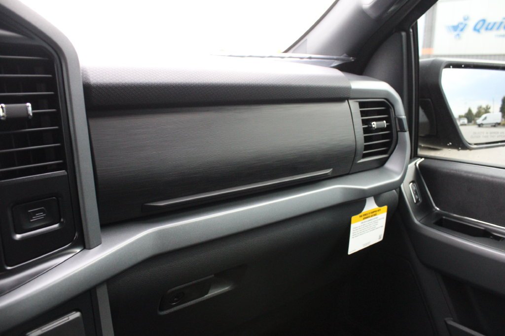 New 2026 Carbonized Gray Metallic Ford XLT image 18