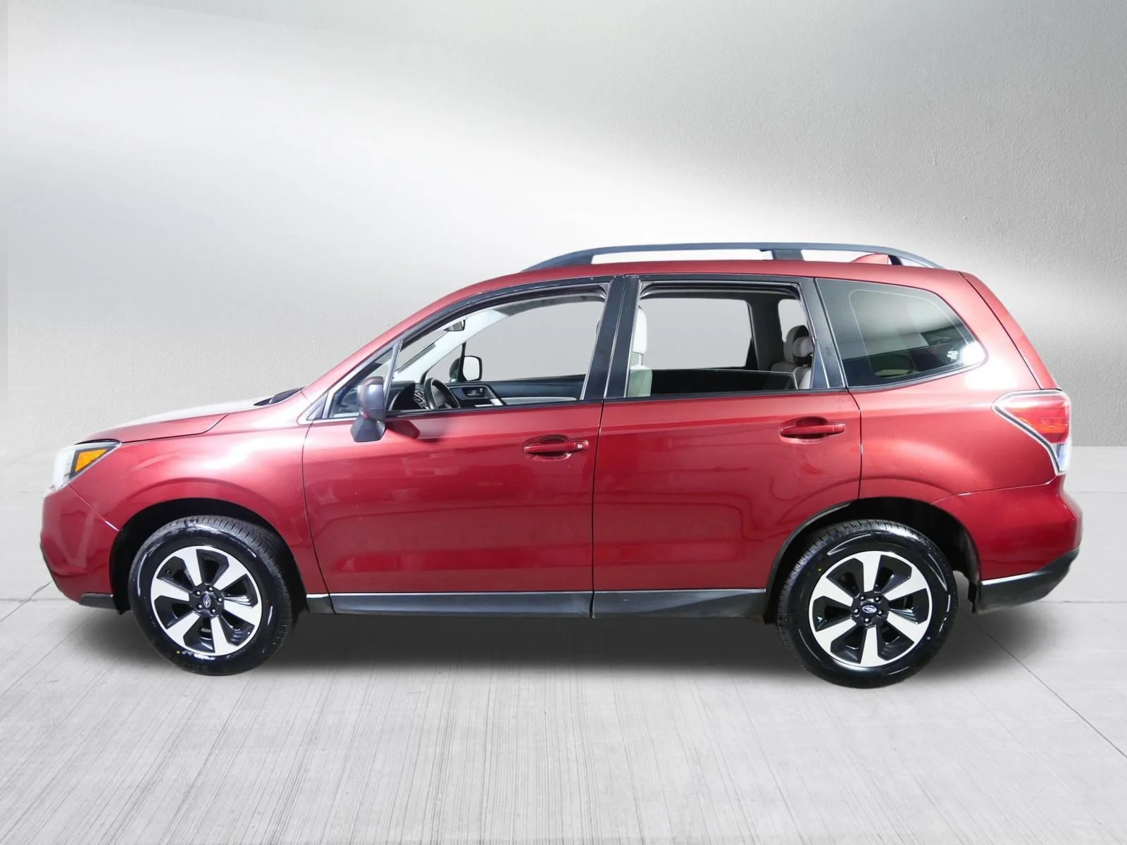Used 2017 Venetian Red Pearl Subaru  image 4