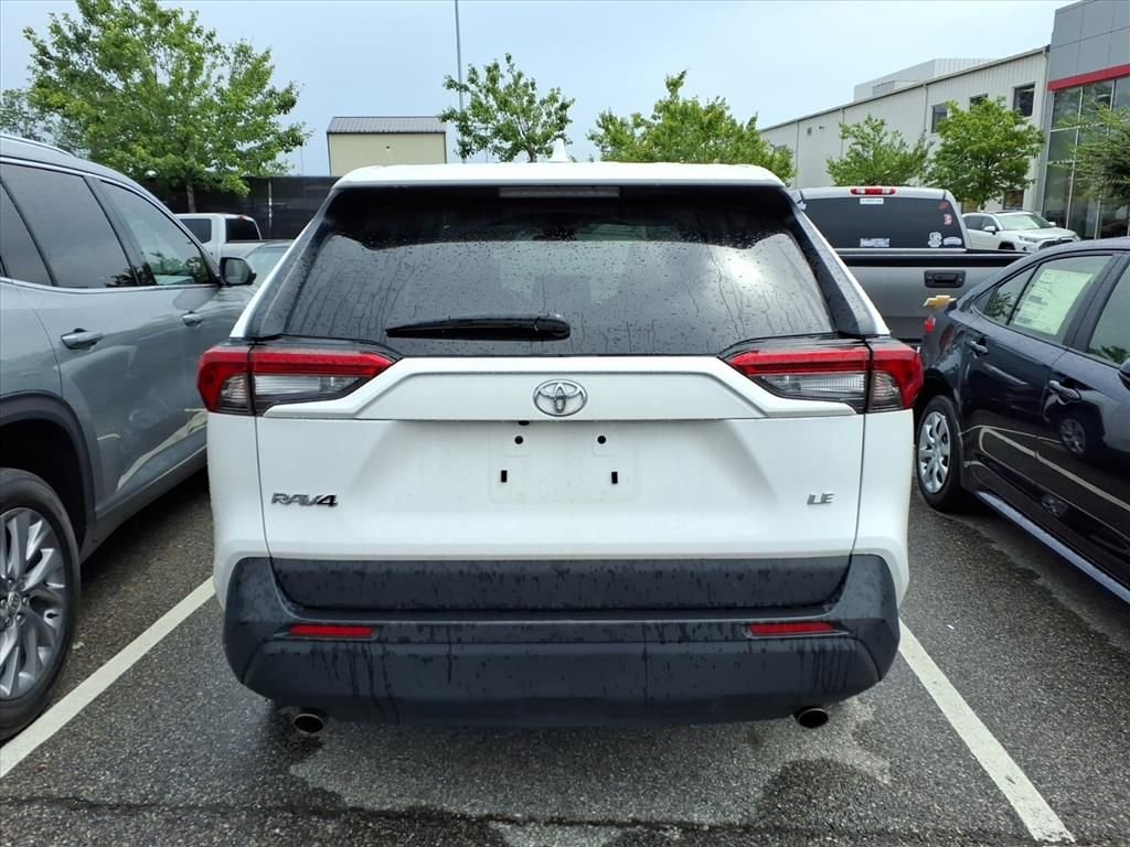 Used 2025 White Toyota LE image 5