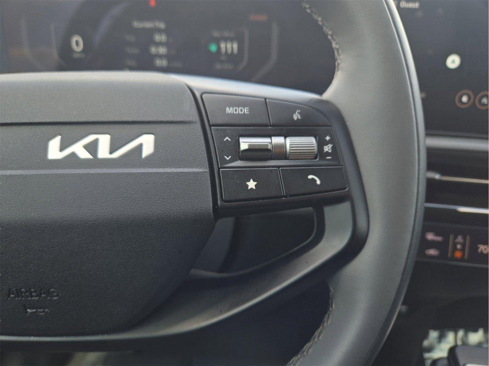 Used 2025 Glacial White Pearl Kia Light image 16