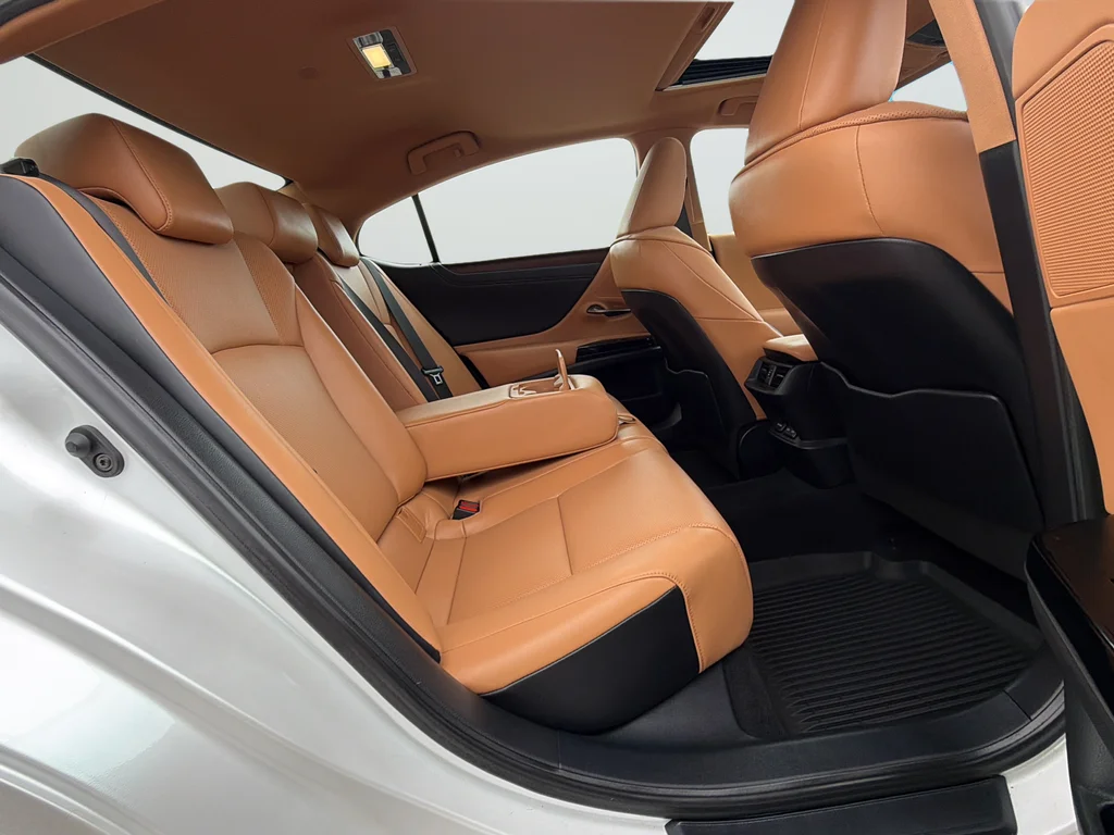 Used 2024 White Lexus 350 image 25