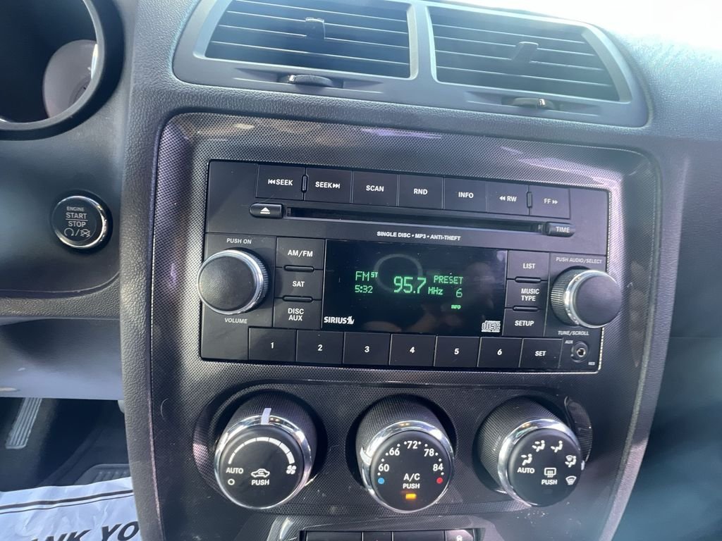 Used 2014 White Dodge SXT image 22