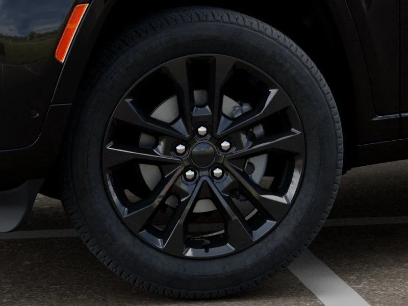 New 2026 Diamond Black Crystal Pearl-Coat Exterior Paint Jeep Limited image 8