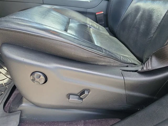 Used 2018 Silver Jeep Overland image 29