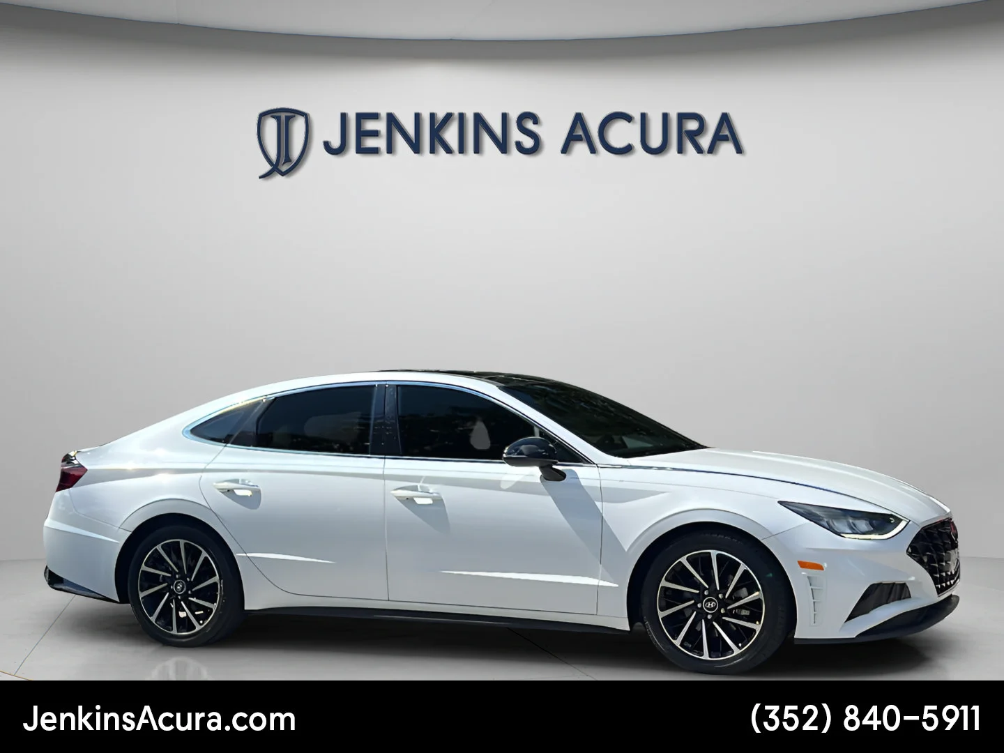 Used 2020 Quartz White Hyundai SEL Plus image 1