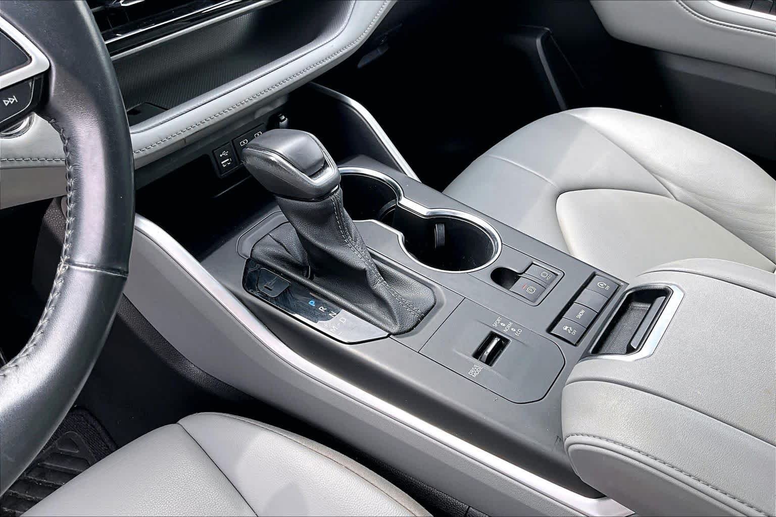 Used 2022 Opulent Amber Toyota XLE image 27