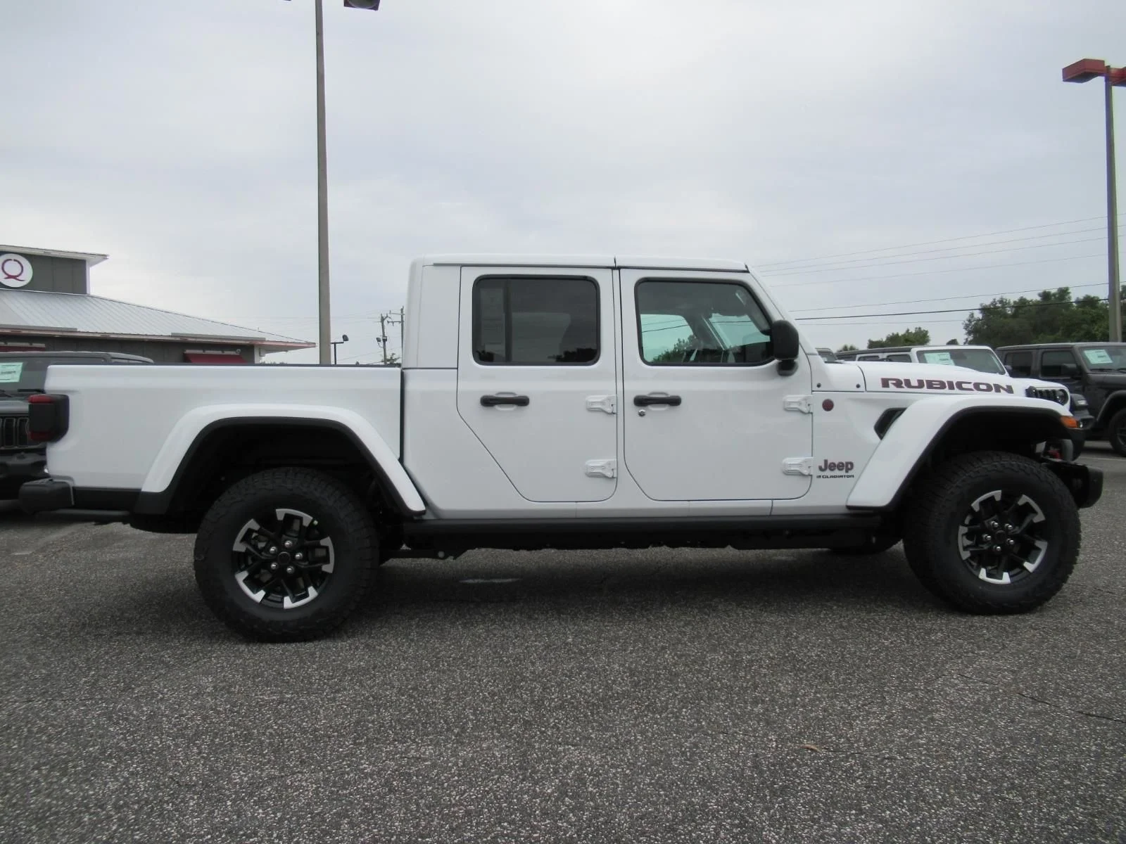 New 2026 Bright White Clear-Coat Exterior Paint Jeep Rubicon X image 2