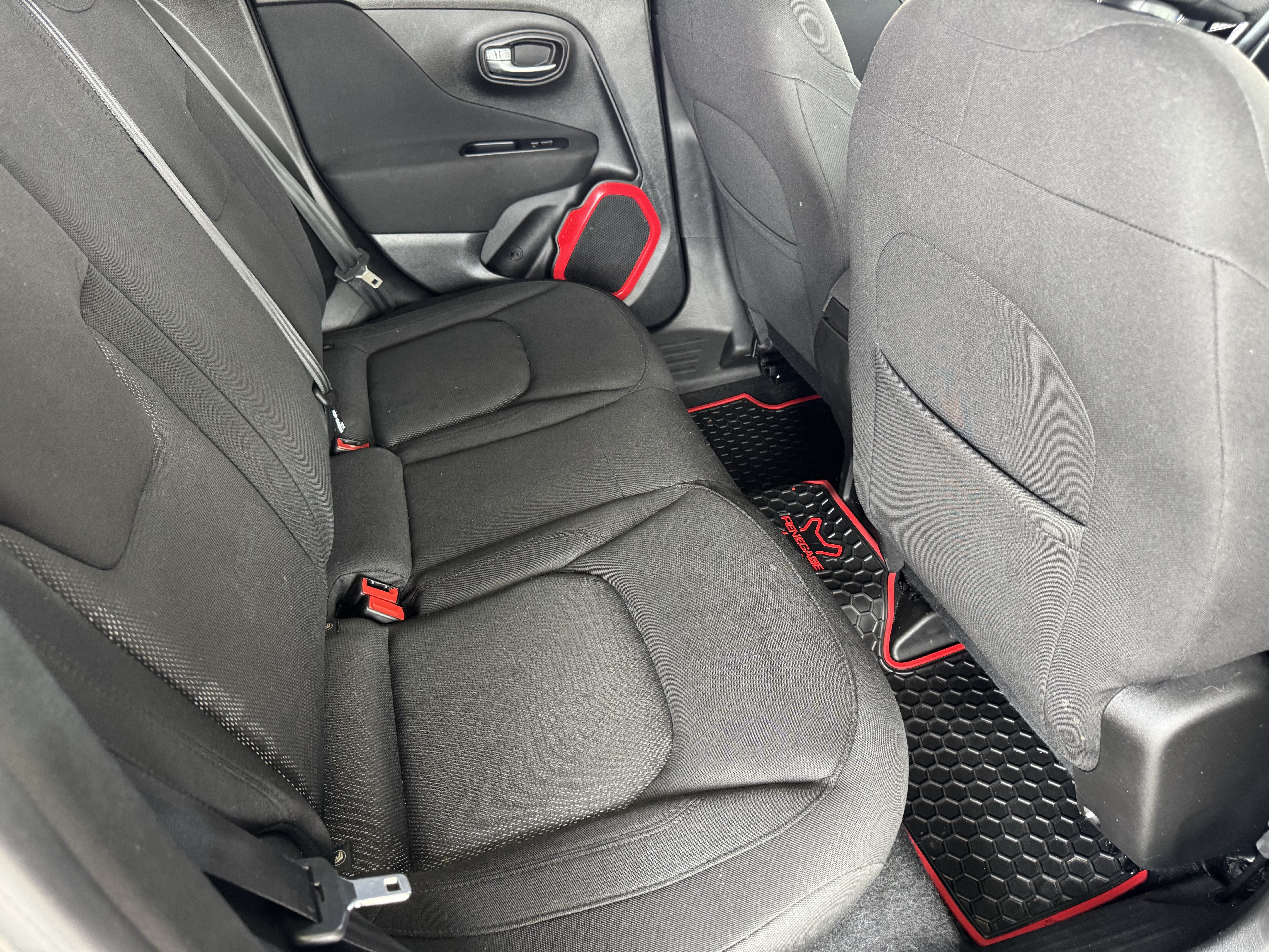 Used 2017 Gray Jeep Latitude 4x4 image 20