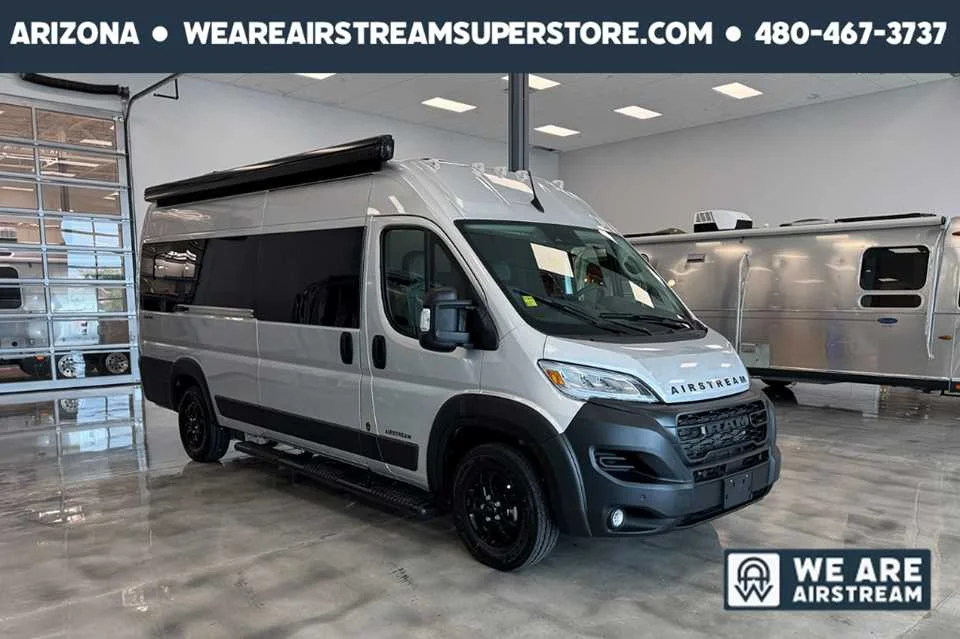 New 2027 BRIGHT SILVER METALLIC AIRSTREAM  image 1