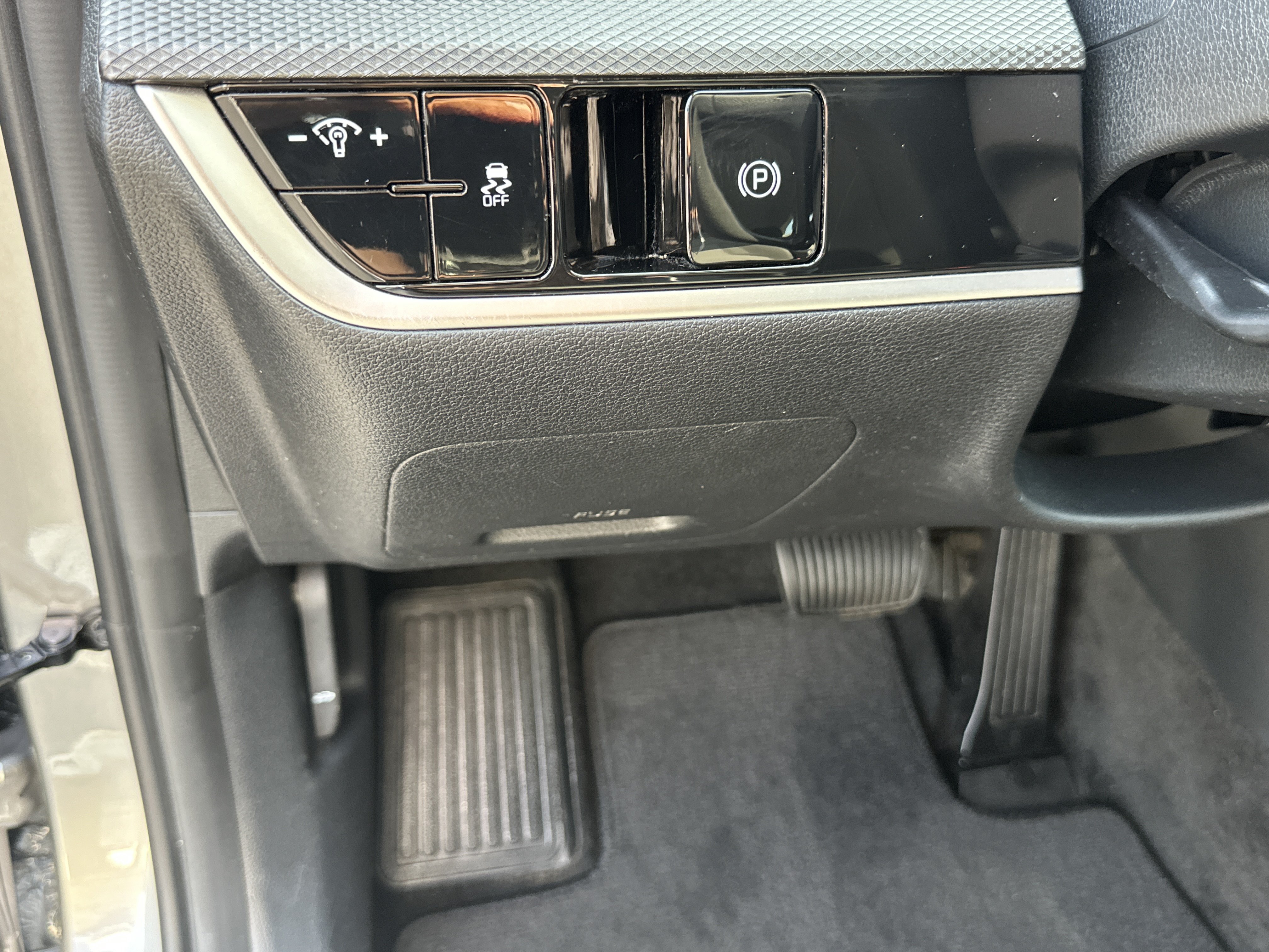 Used 2025 Steel Gray Kia LX image 28
