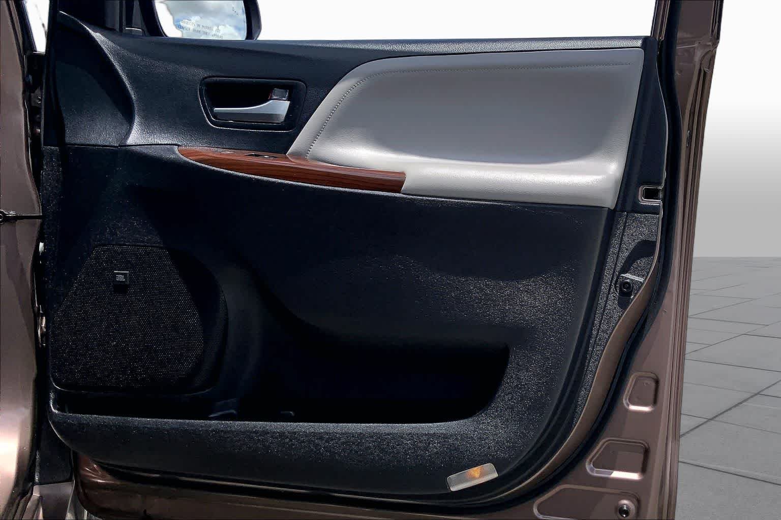Used 2018 Toasted Walnut Pearl Toyota Limited image 22