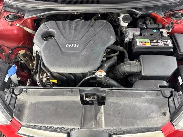 Used 2014 Red Hyundai Base image 21