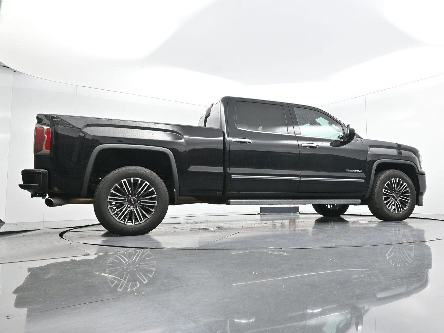 Used 2017 ONYX BLACK GMC Denali image 51