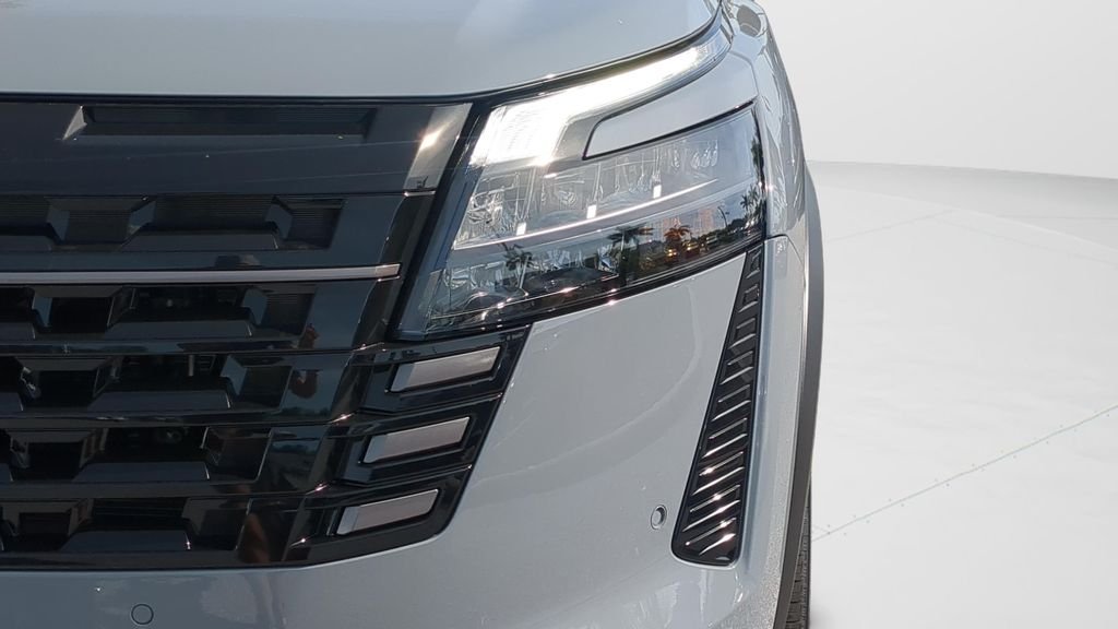 New 2026 Gray Nissan Platinum image 26