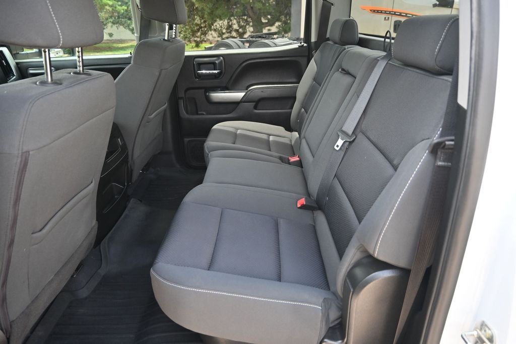 Used 2019 Summit White Chevrolet LT image 30