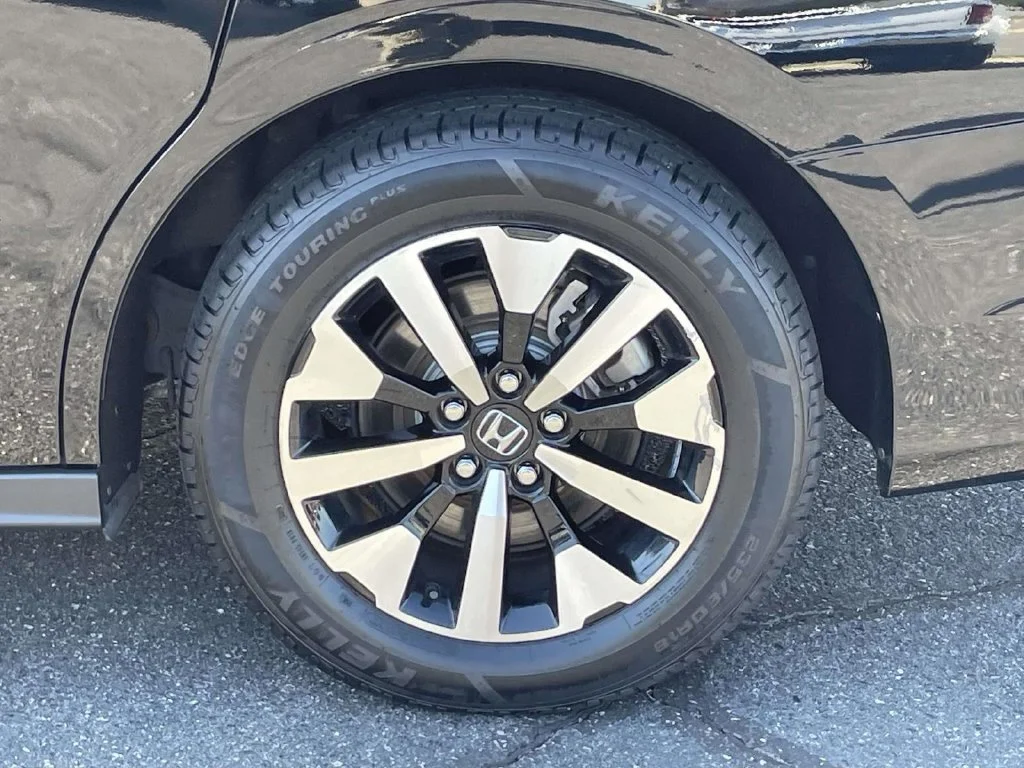 Used 2025  Honda EX-L image 12
