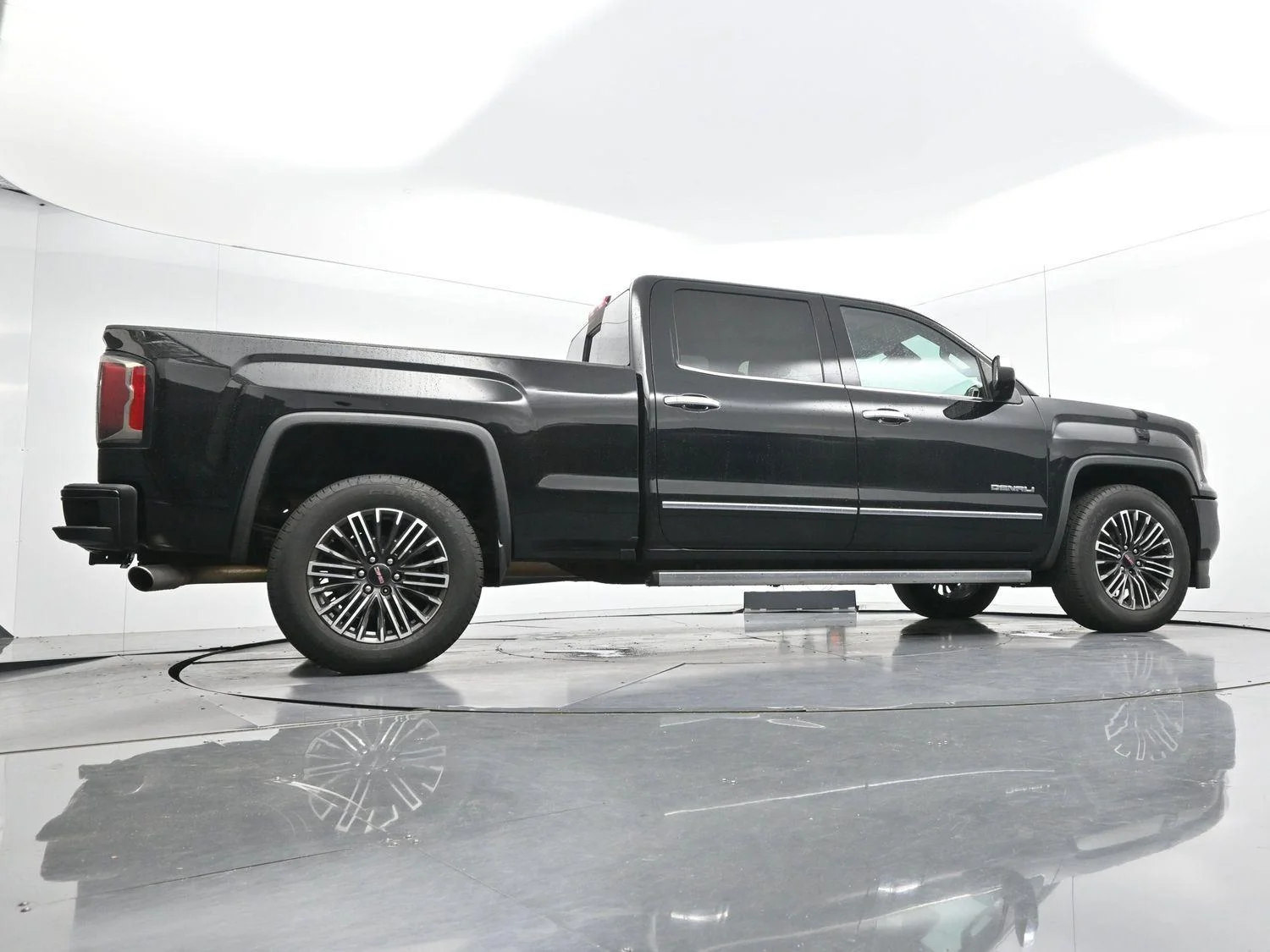 Used 2017 ONYX BLACK GMC Denali image 51