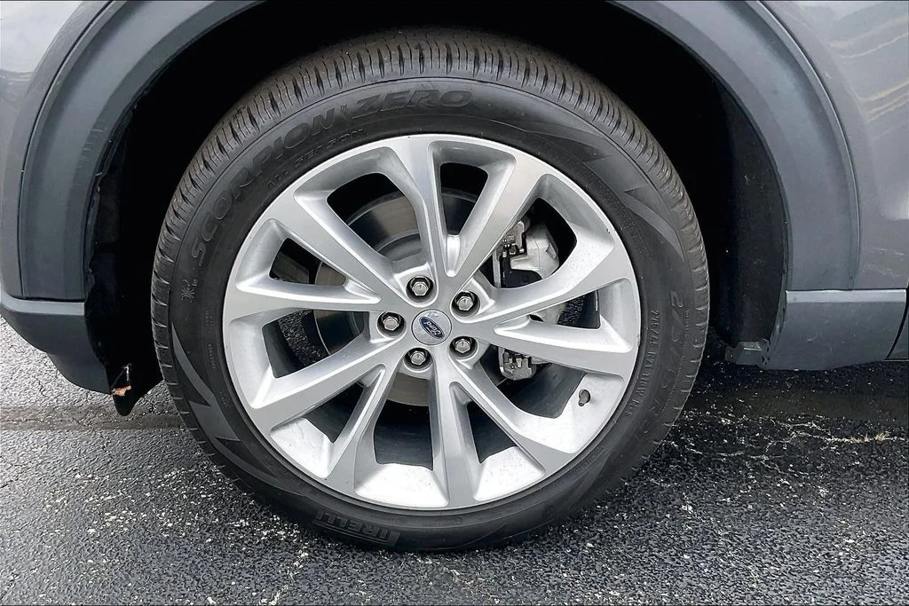Used 2022 Gray Ford Platinum image 8