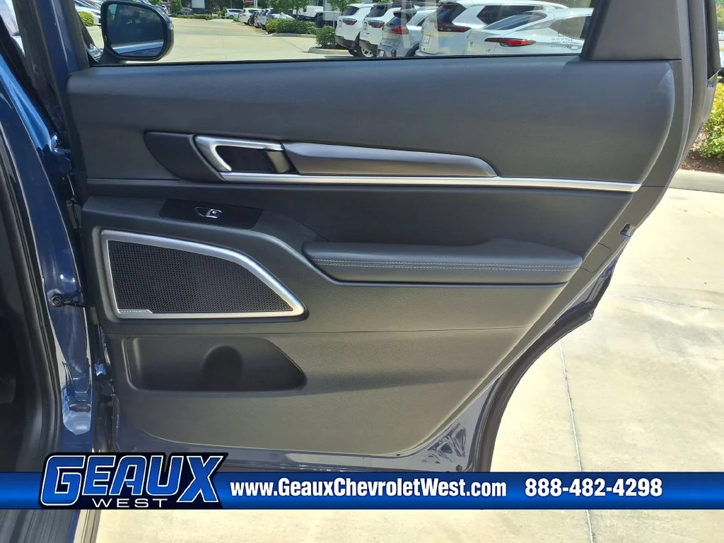 Used 2025 Black Kia S image 19