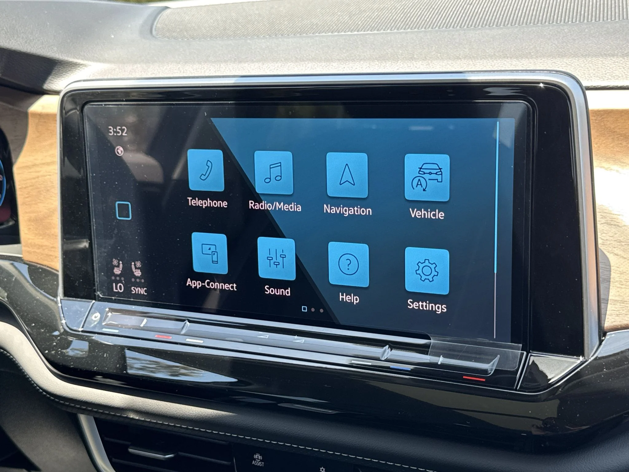 New 2026 Pure Gray Volkswagen 2.0T SE w/Technology image 24