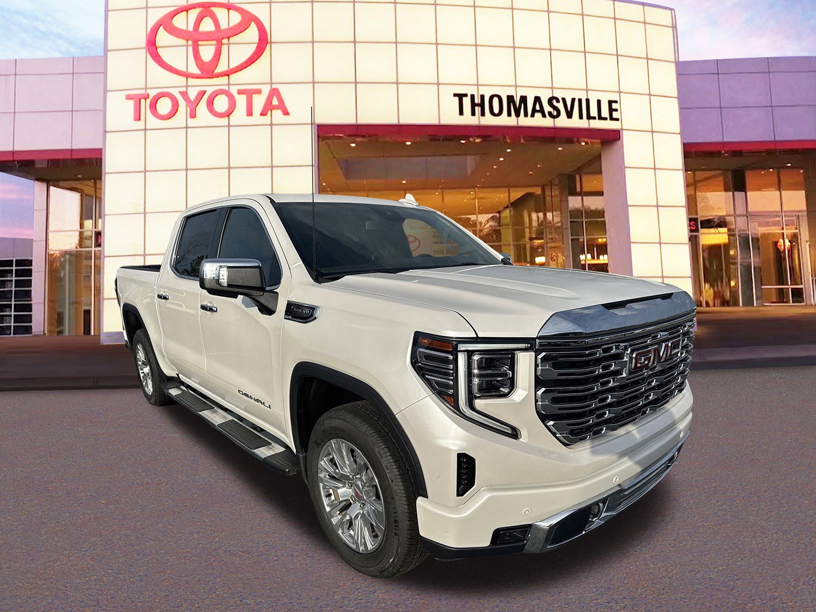 Used 2025 White Frost Tricoat GMC Denali image 3