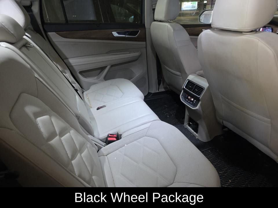 Used 2024 Gray Volkswagen 2.0T SE w/Technology image 7