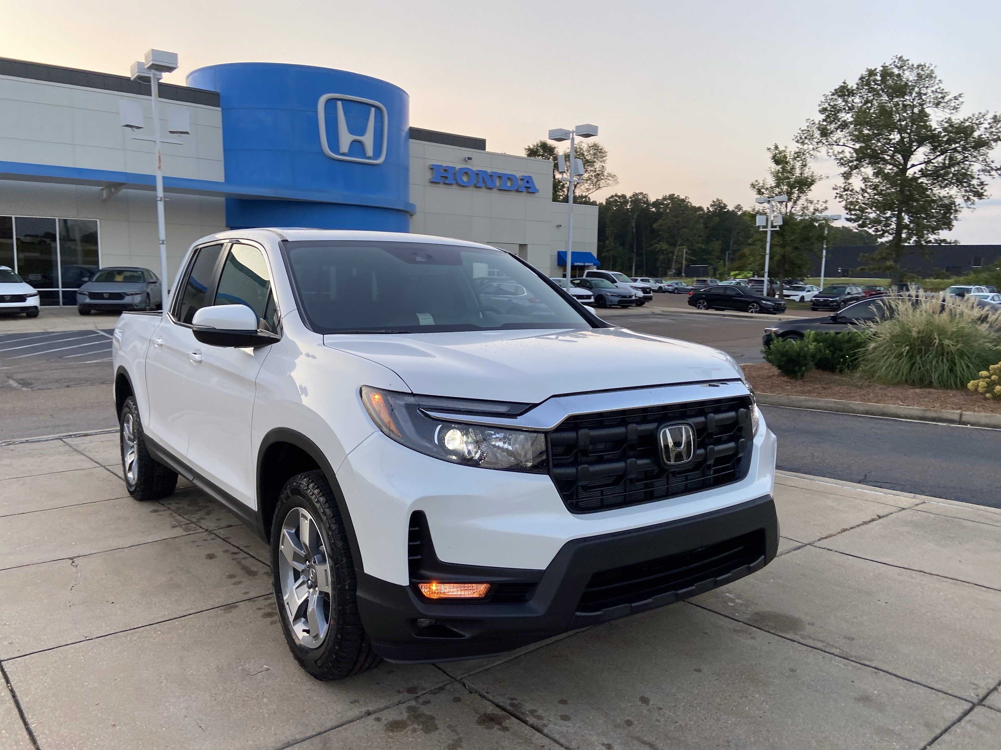 New 2026 Platinum White Pearl Honda RTL image 2