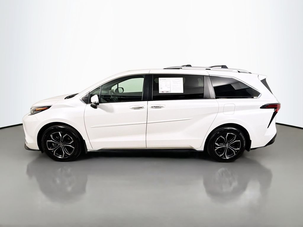 Used 2025 Wind Chill Pearl Toyota Platinum image 4