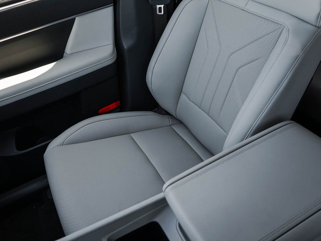 New 2026 Phantom Black Hyundai SEL AWD image 27