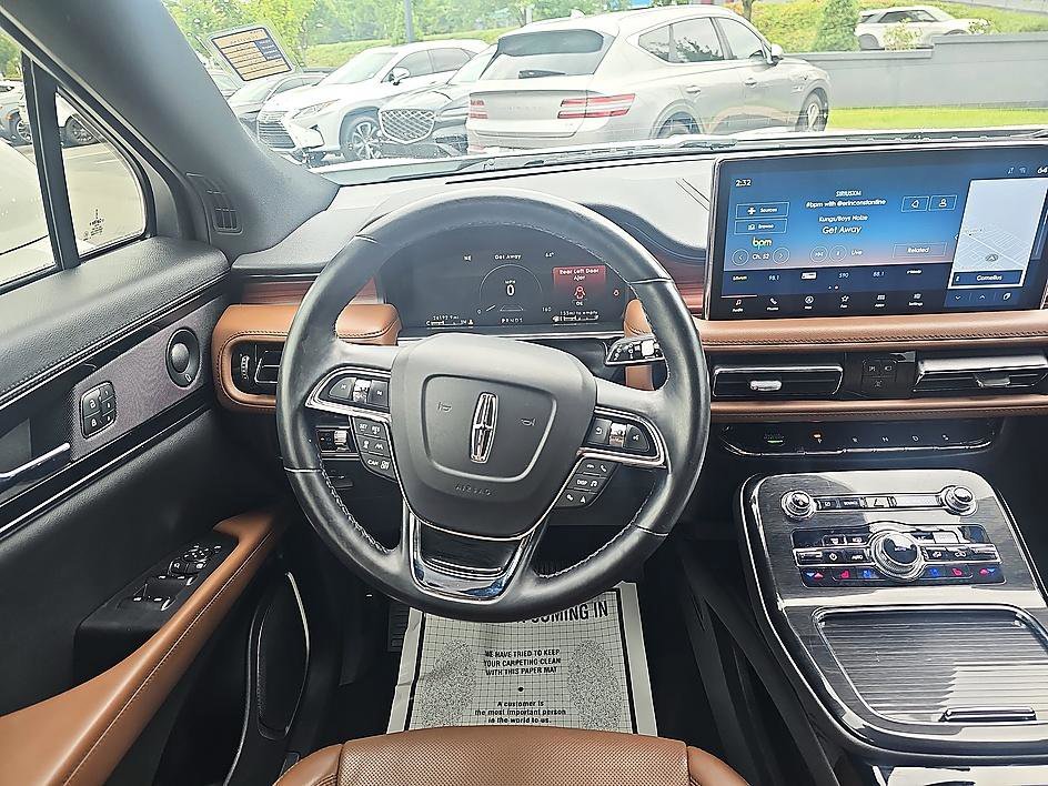 Used 2022 Pristine White Metallic Tri-Coat Lincoln Reserve image 18