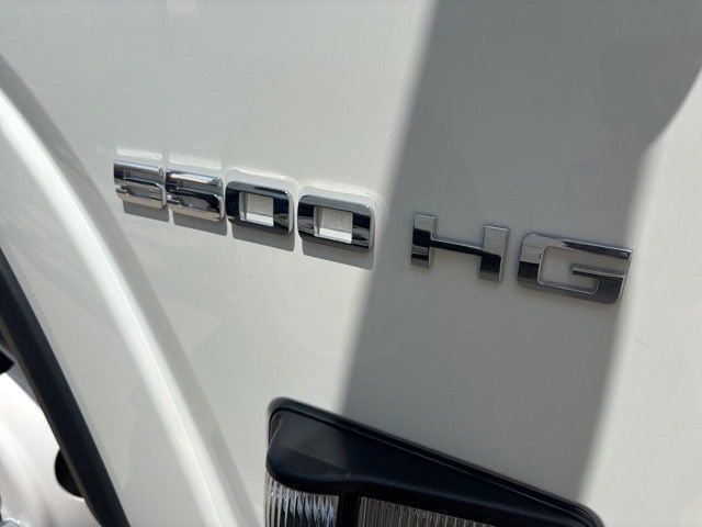 New 2025 Arc White Chevrolet NA image 39