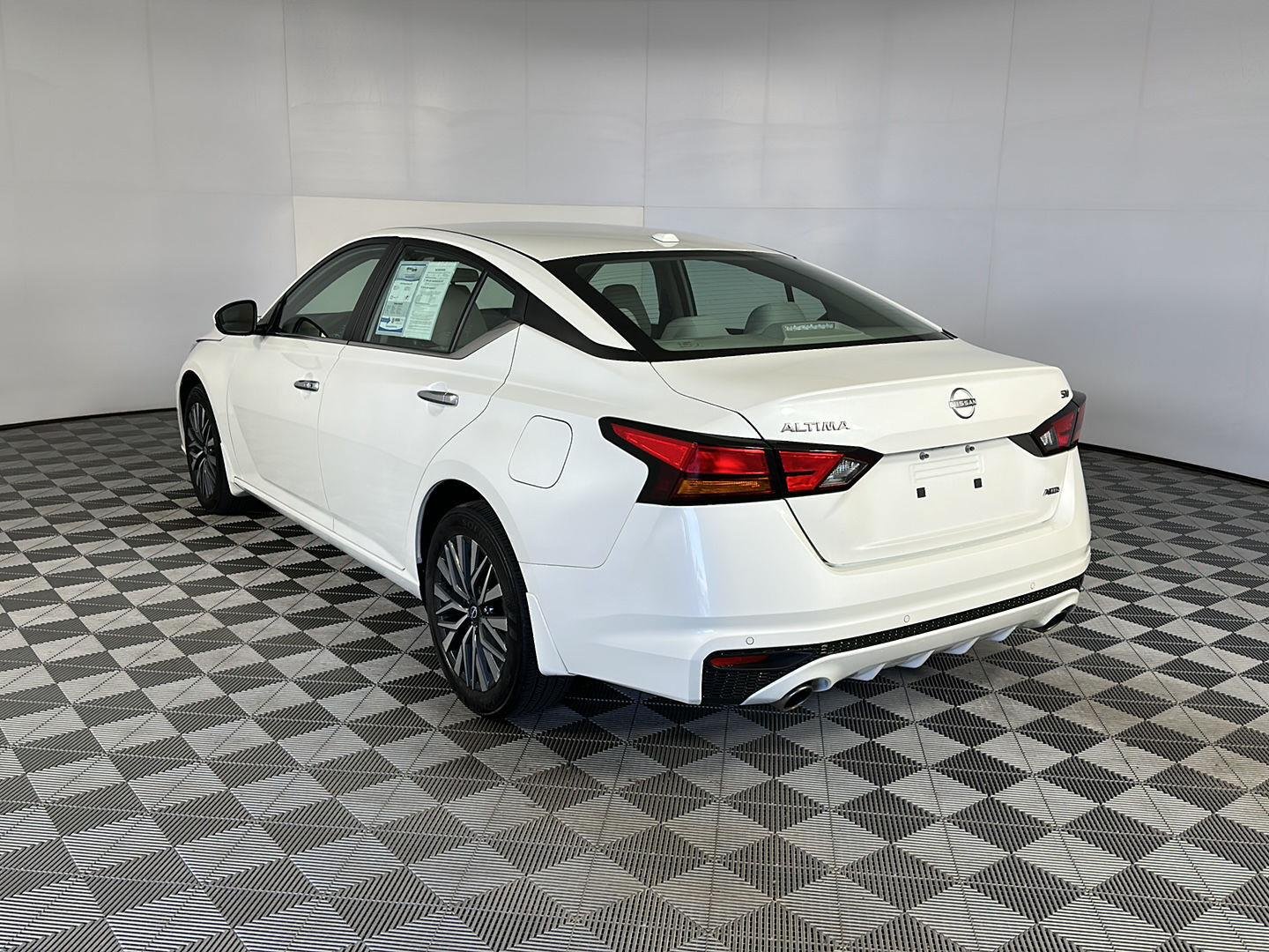 Certified Used 2024 Pearl White Tricoat Nissan 2.5 SV image 6