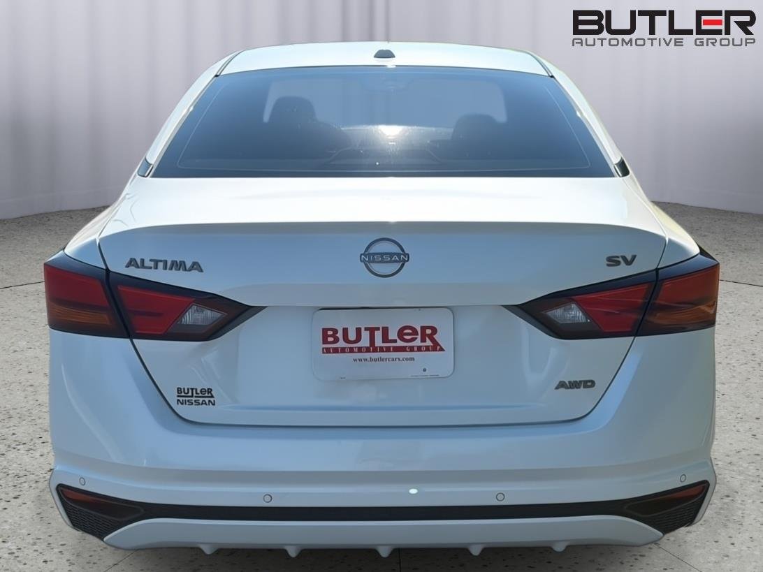 Used 2024 Pearl White Tricoat Nissan 2.5 SV image 5