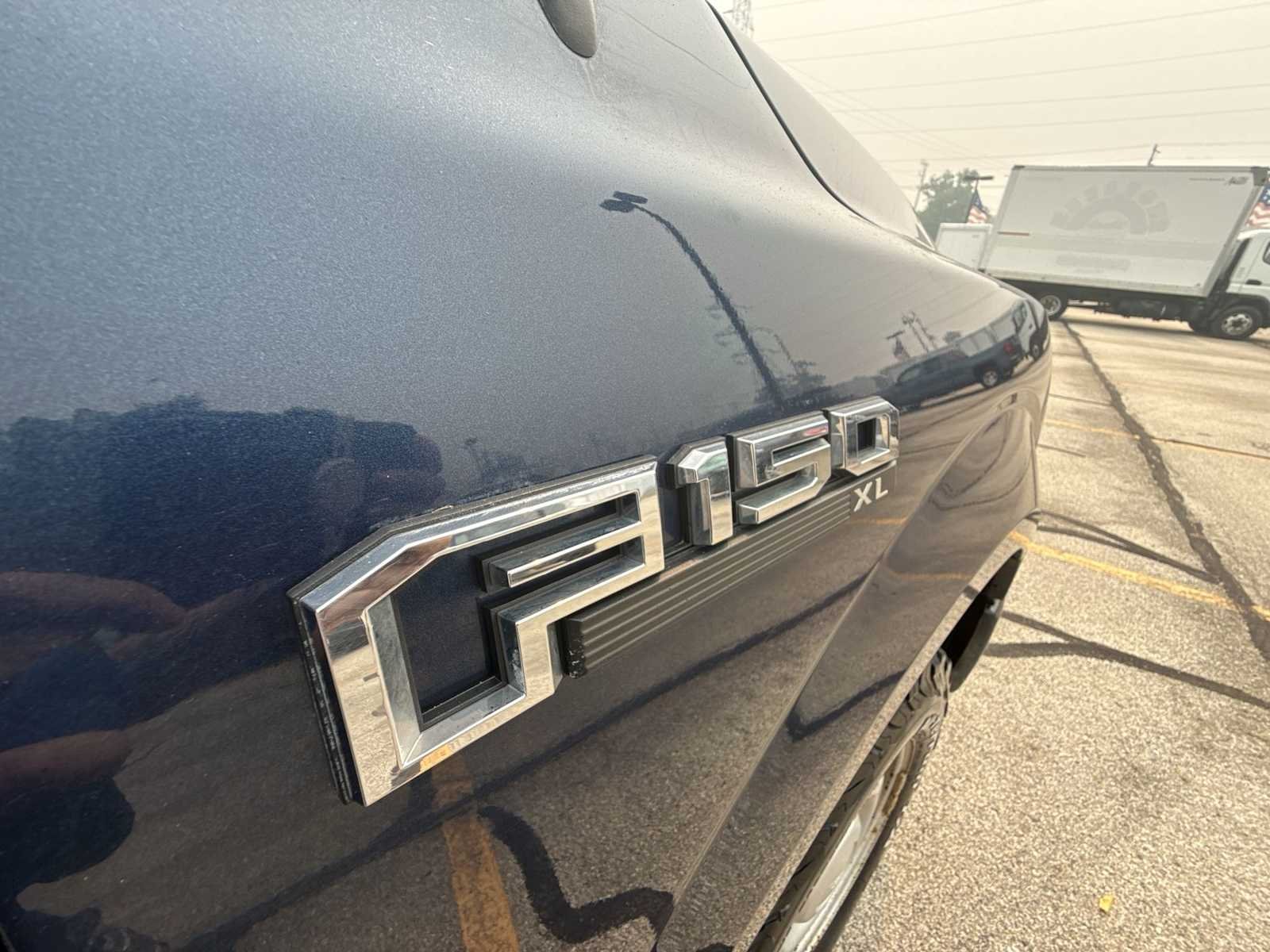 Used 2017 Blue Ford XL image 27