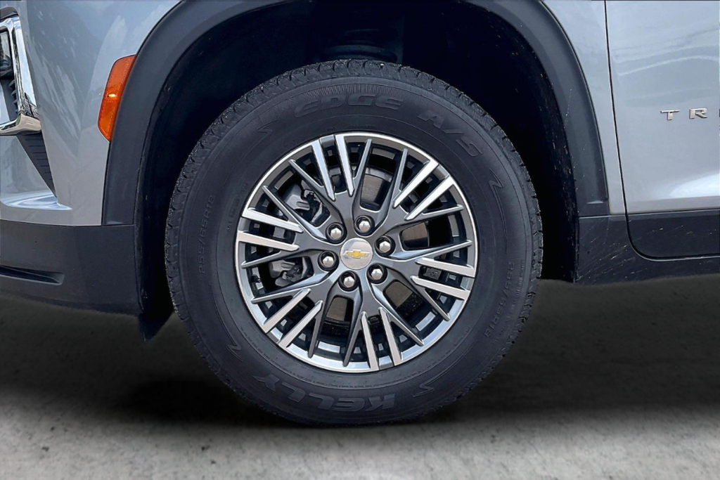Used 2025 Gray Chevrolet LT image 32