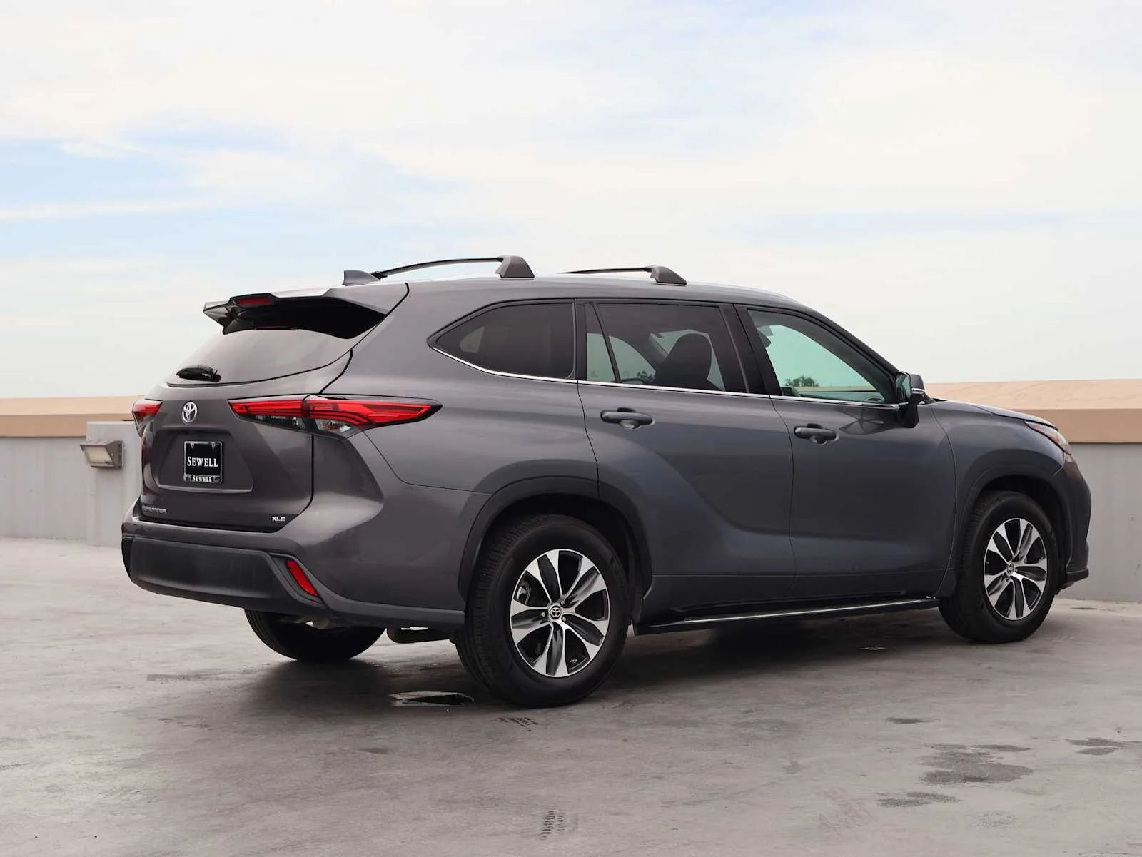 Used 2020 Magnetic Gray Metallic Toyota XLE image 5