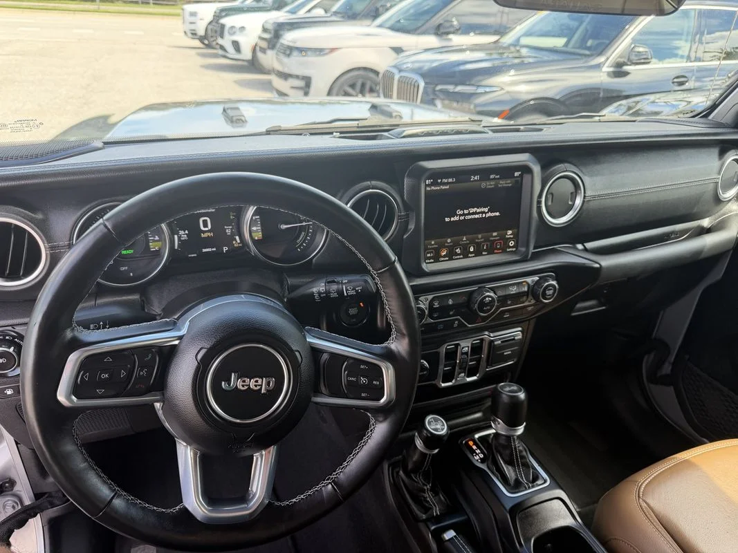 Used 2021  Jeep Unlimited Sahara image 6