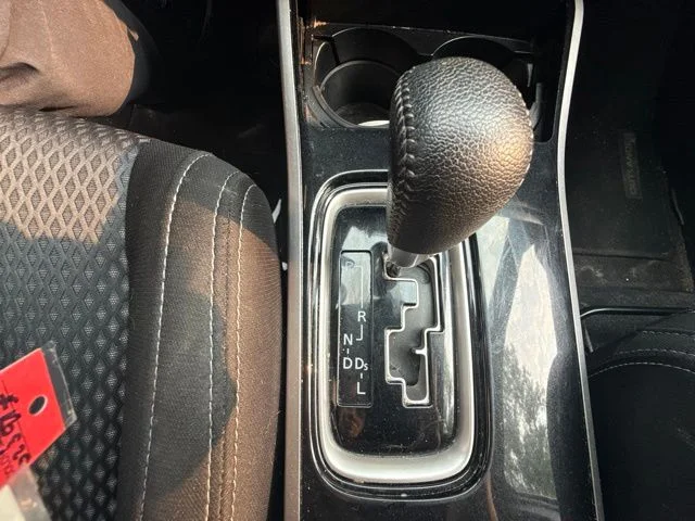 Used 2018 Rally Red Metallic Mitsubishi LE image 17