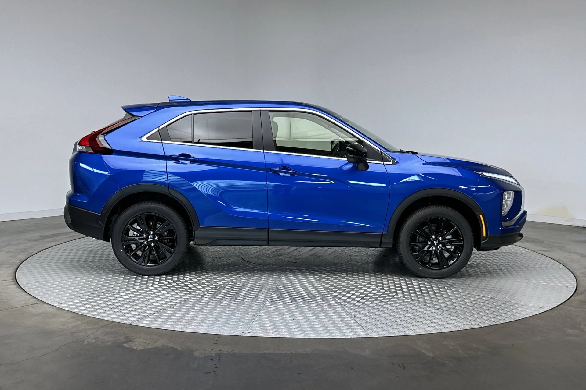 New 2026 Lightning Blue Metallic Mitsubishi LE 1.5T S-AWC image 10
