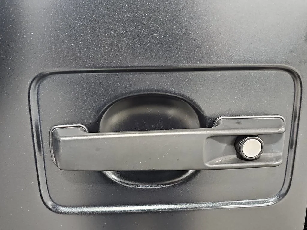 Used 2019 Black Mercedes-Benz G 550 image 16