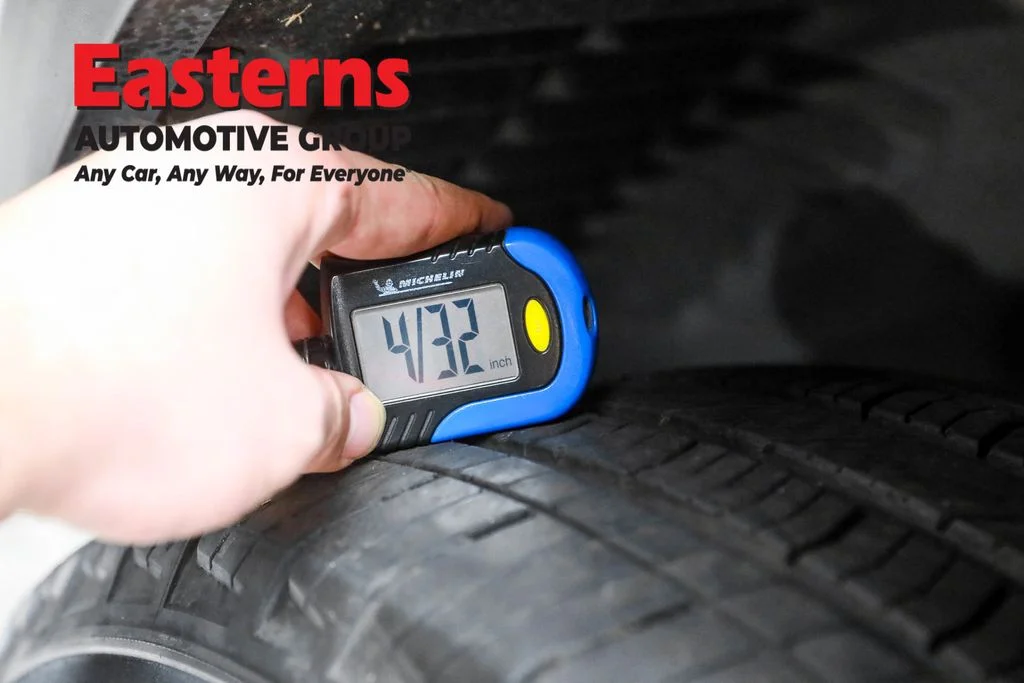 Used 2023 Silver Jeep Limited image 27