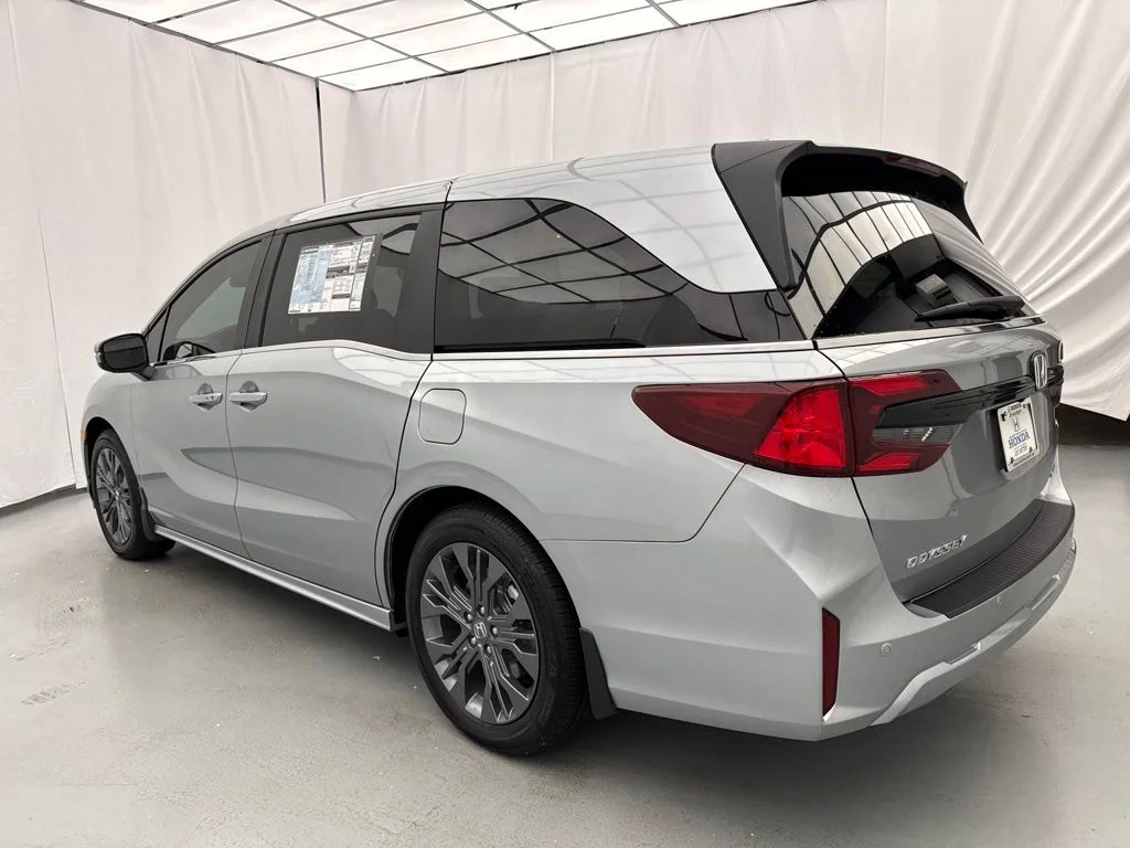 New 2026 Solar Silver Metallic Honda Touring image 5