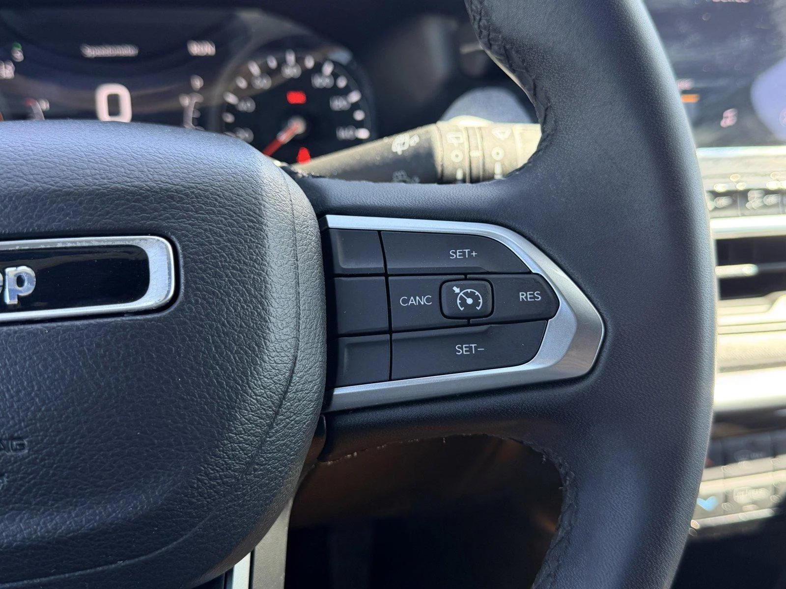 Used 2024 Silver Zynith Met Jeep Latitude image 22