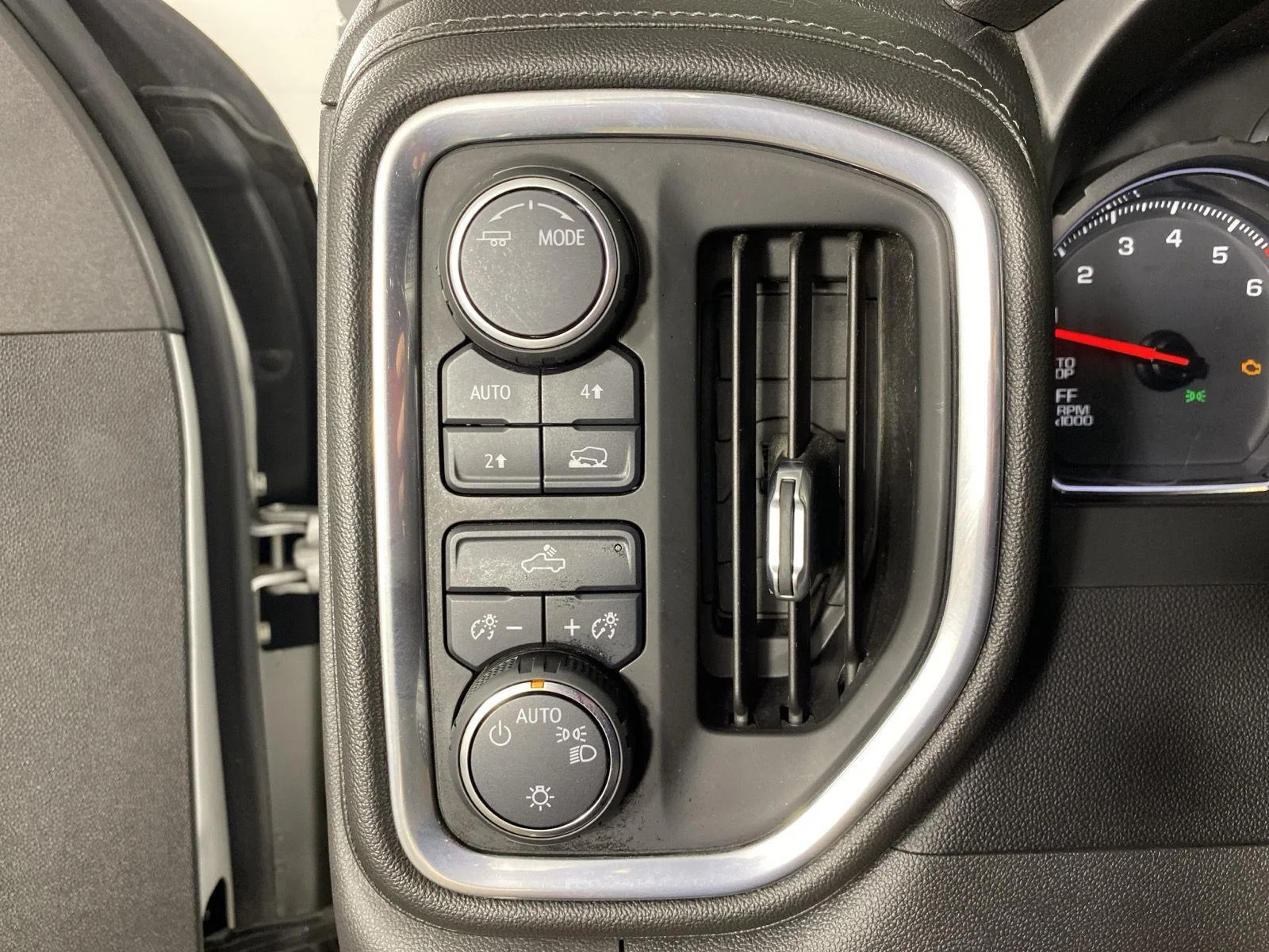 Used 2021 Silver Ice Metallic Chevrolet LT image 25