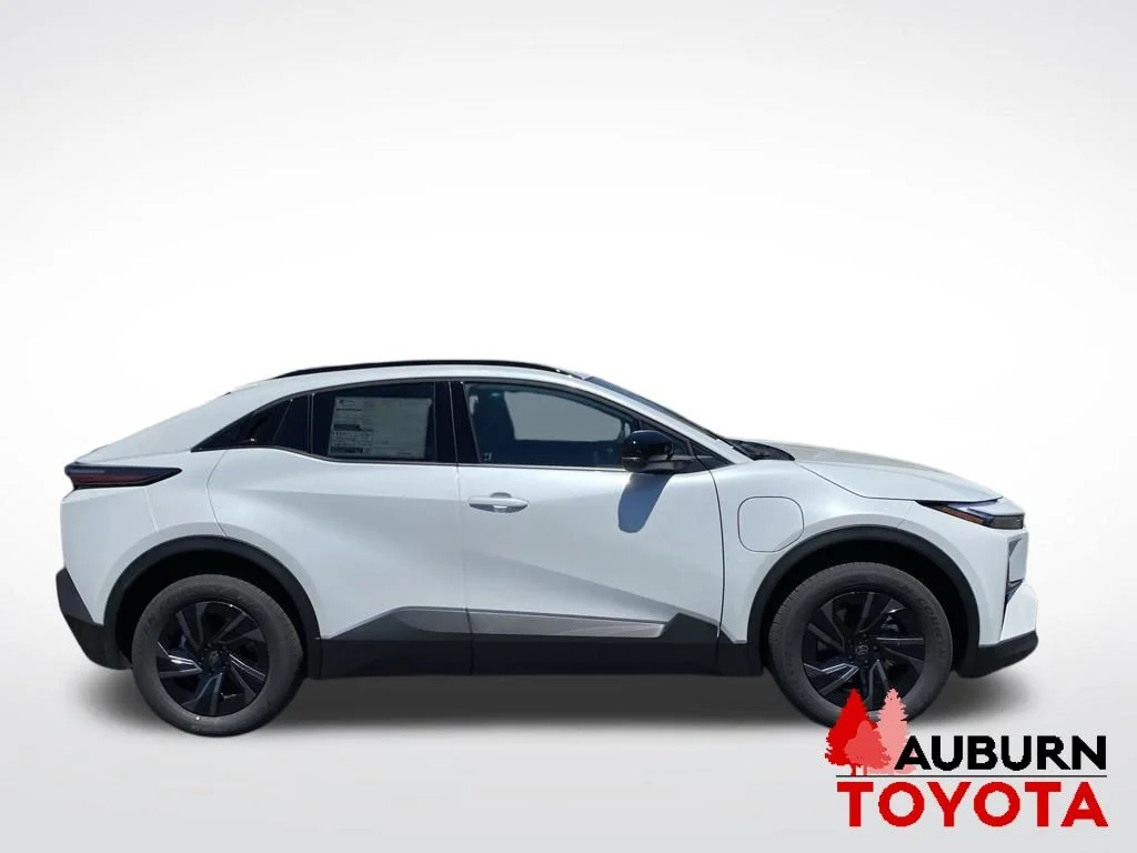 New 2026 Wind Chill Pearl <sup>1</sup> Toyota  SE image 8