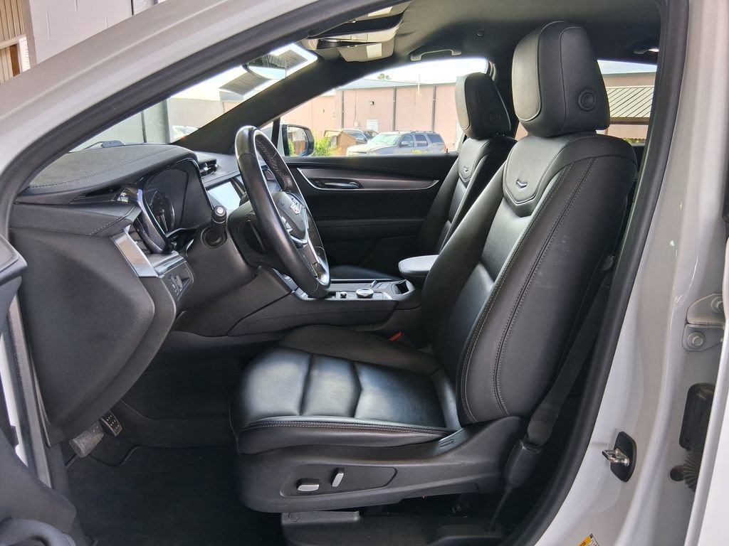 Used 2022 Crystal White Tricoat Cadillac Luxury image 19